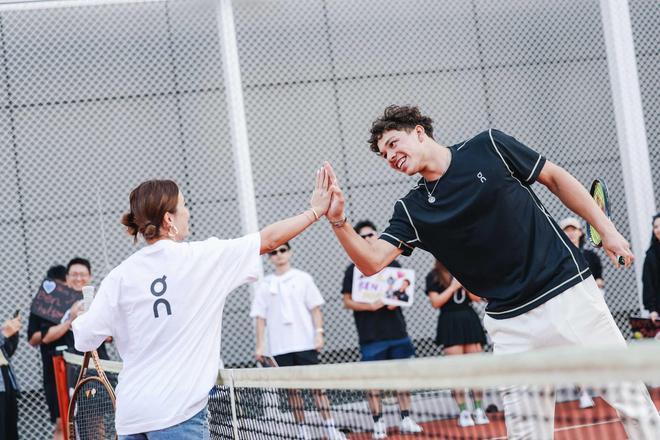 湖人签下范 湖人签下范