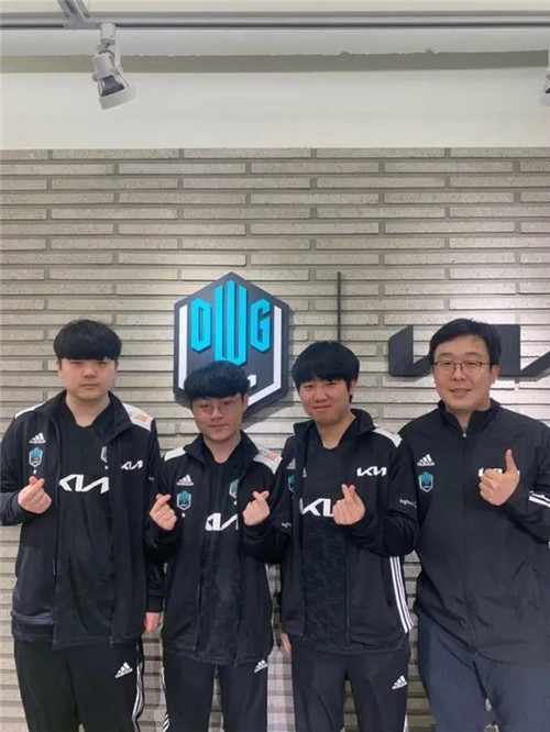 体育九年饮冰 热血未冷 青岛海牛时隔3312天重回中超